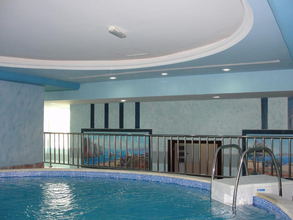 Al Bustan Tower Hotel Suites Sharjah Exterior photo