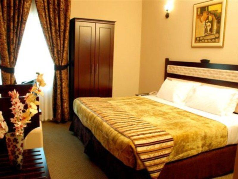 Al Bustan Tower Hotel Suites Sharjah Exterior photo