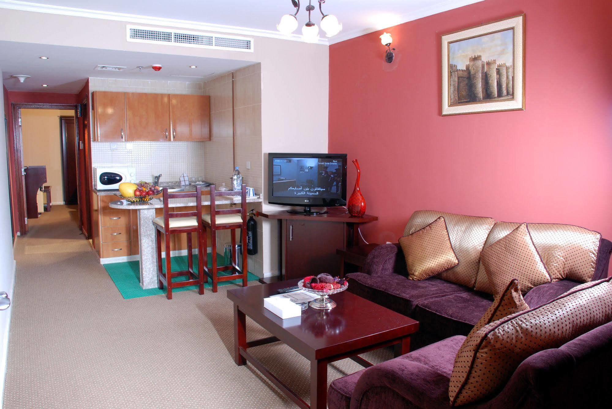 Al Bustan Tower Hotel Suites Sharjah Exterior photo