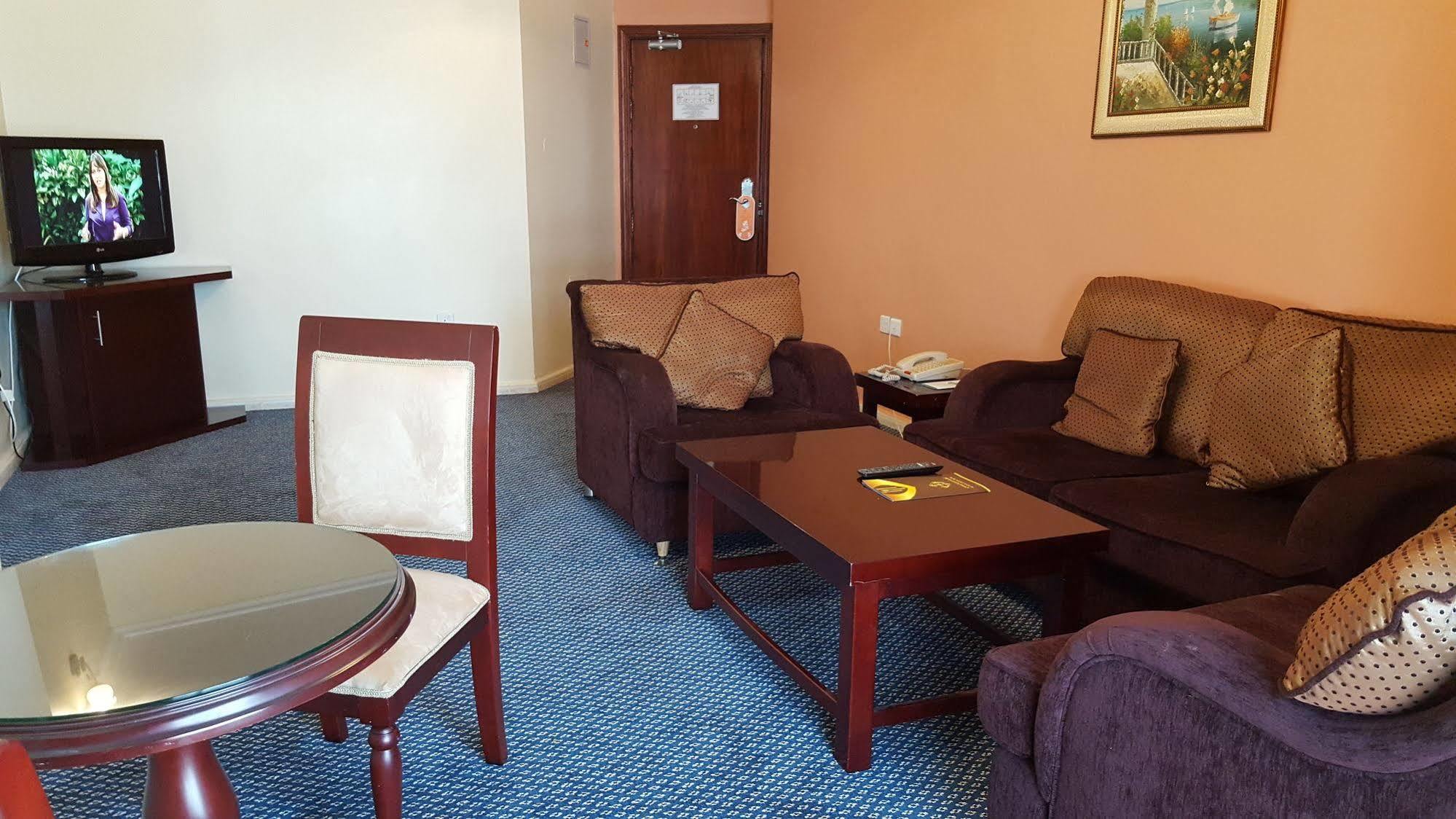 Al Bustan Tower Hotel Suites Sharjah Exterior photo