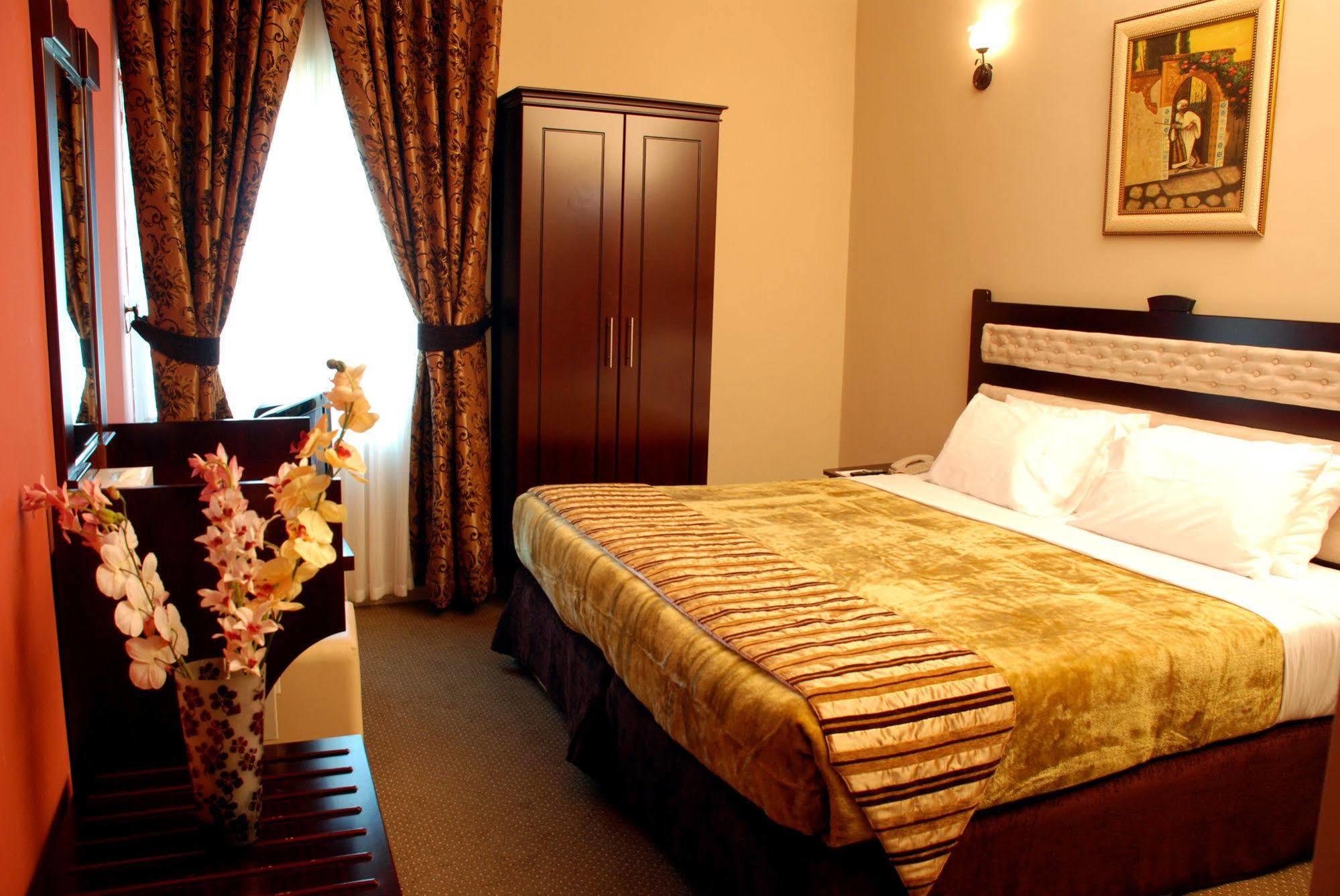 Al Bustan Tower Hotel Suites Sharjah Exterior photo